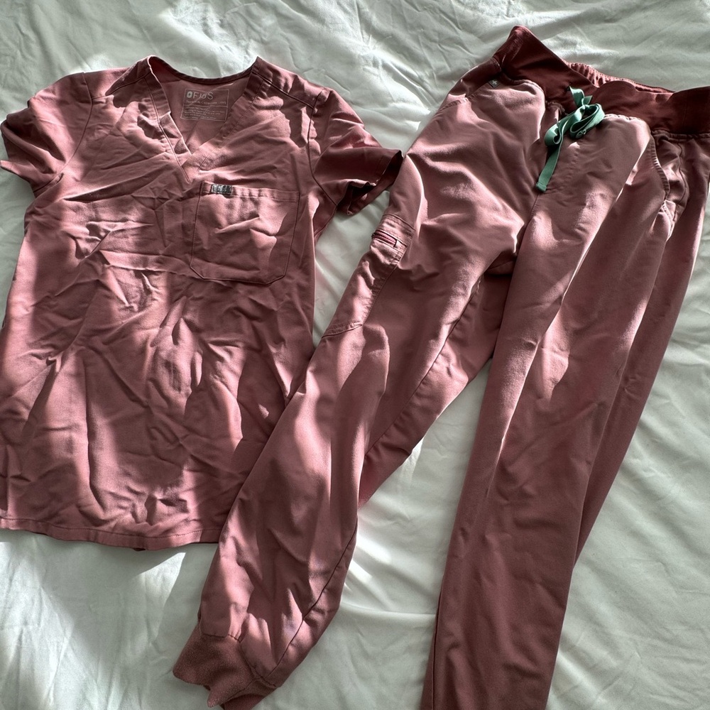 Lightly Worn Figs Scrub Set - Mauve